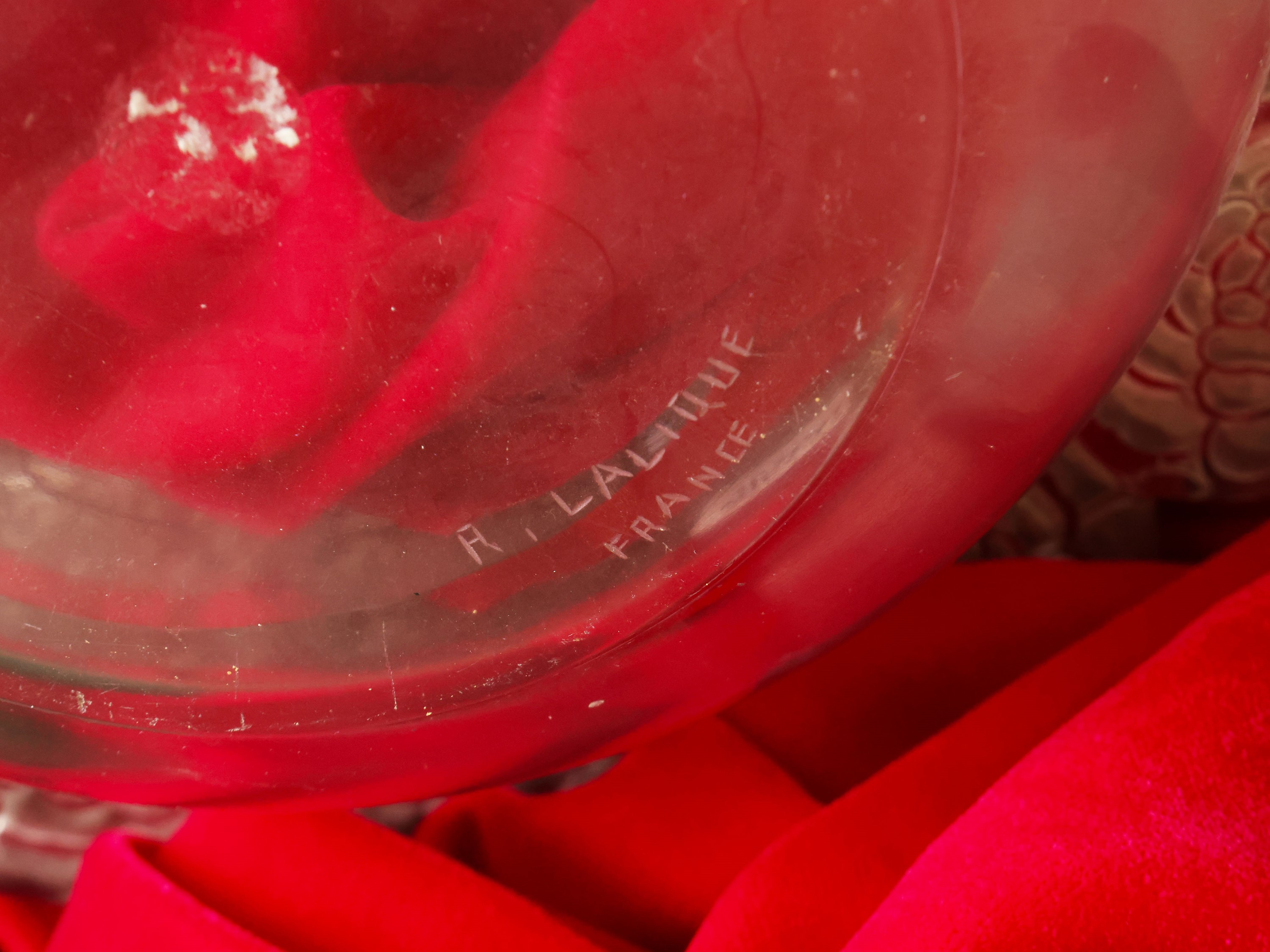 Lalique, Coppa “Couronne des Roses”, vetro pressato opalescente