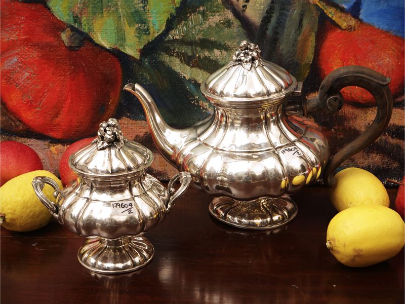 Teiera e zuccheriera in argento