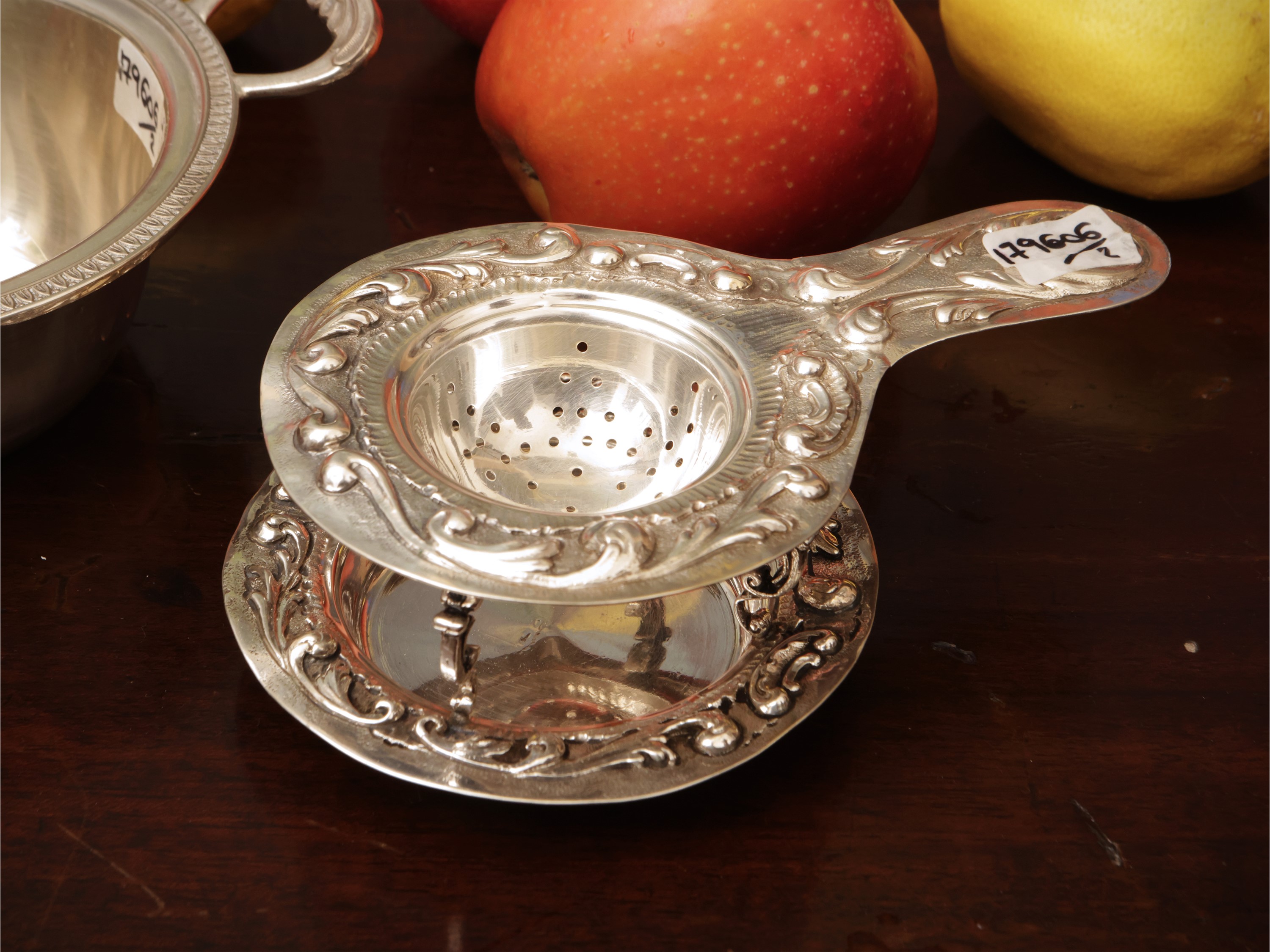 Due accessori per la tavola in argento