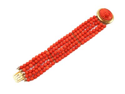Bracciale multifilo di corallo e cammeo, Anni Ottanta, oro giallo e corallo rosso aranciato