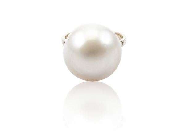 Anello solitario in oro bianco con perla South Sea