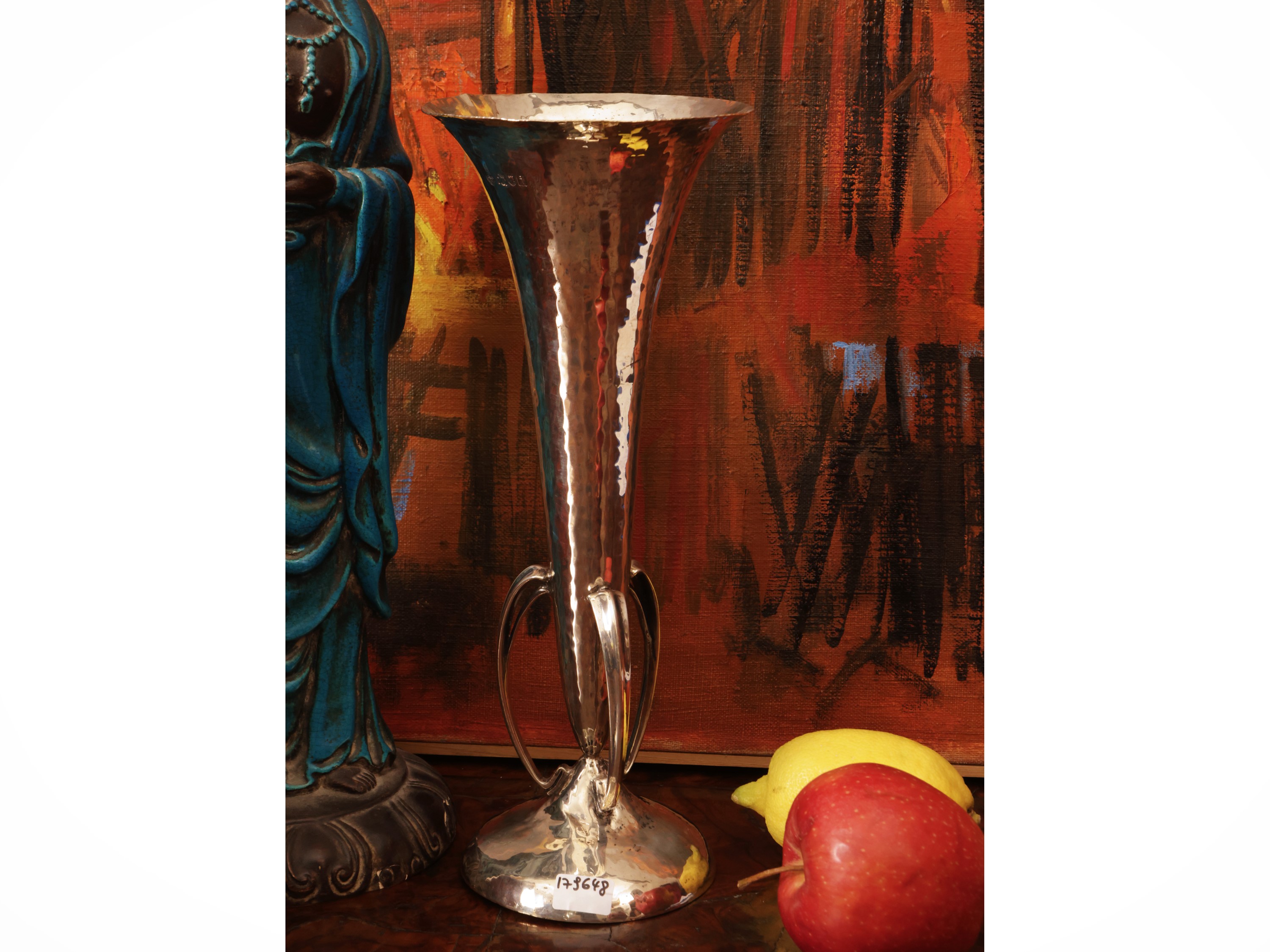 Vaso in argento martellato, Goldsmiths & Silversmiths Co Ltd