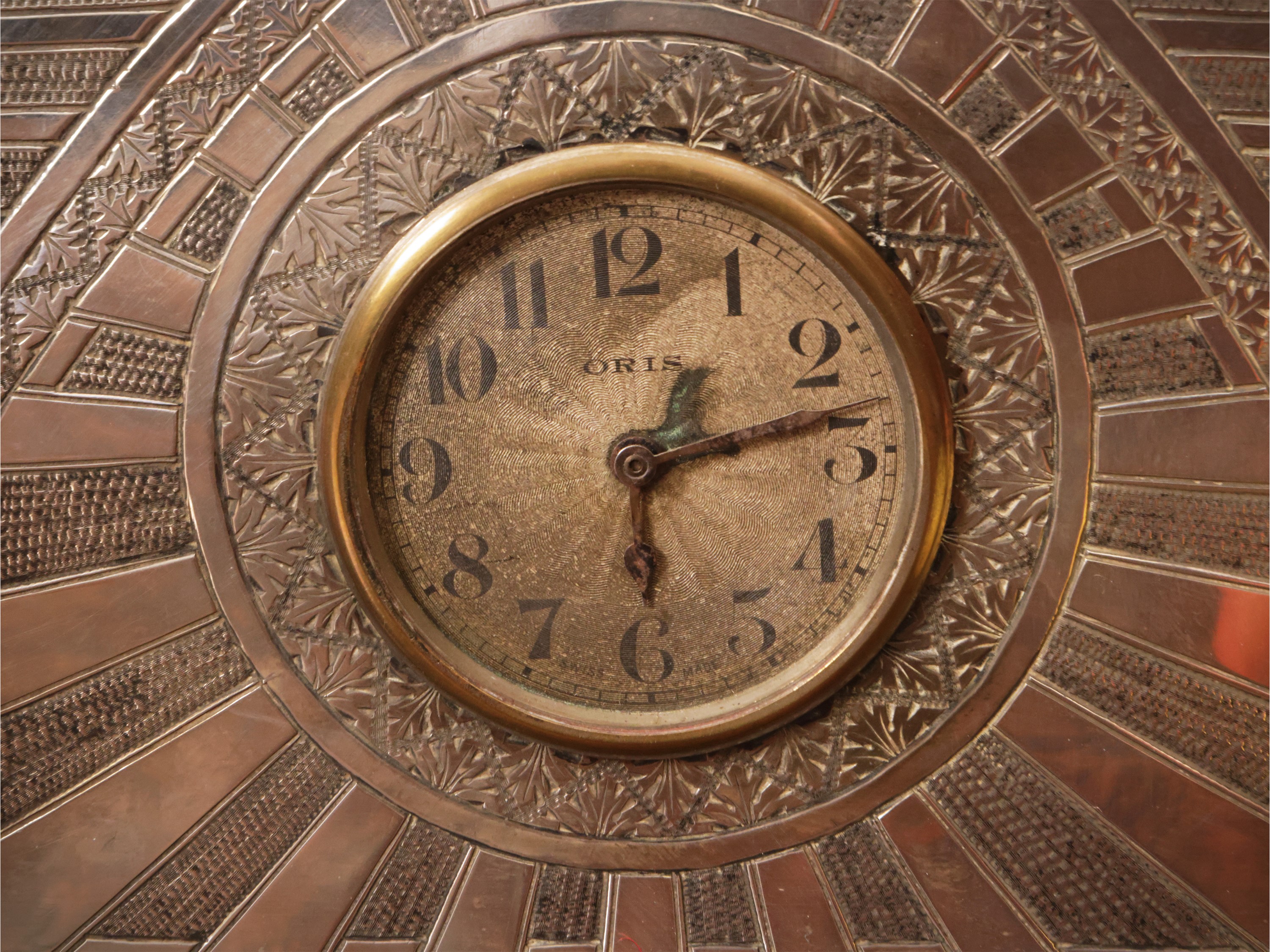 Orologio da tavolo rivestito in argento