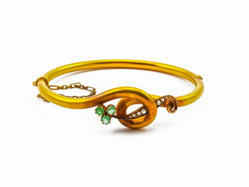 Bracciale rigido in oro giallo con diamanti e smeraldi, Anni Cinquanta/Sessanta