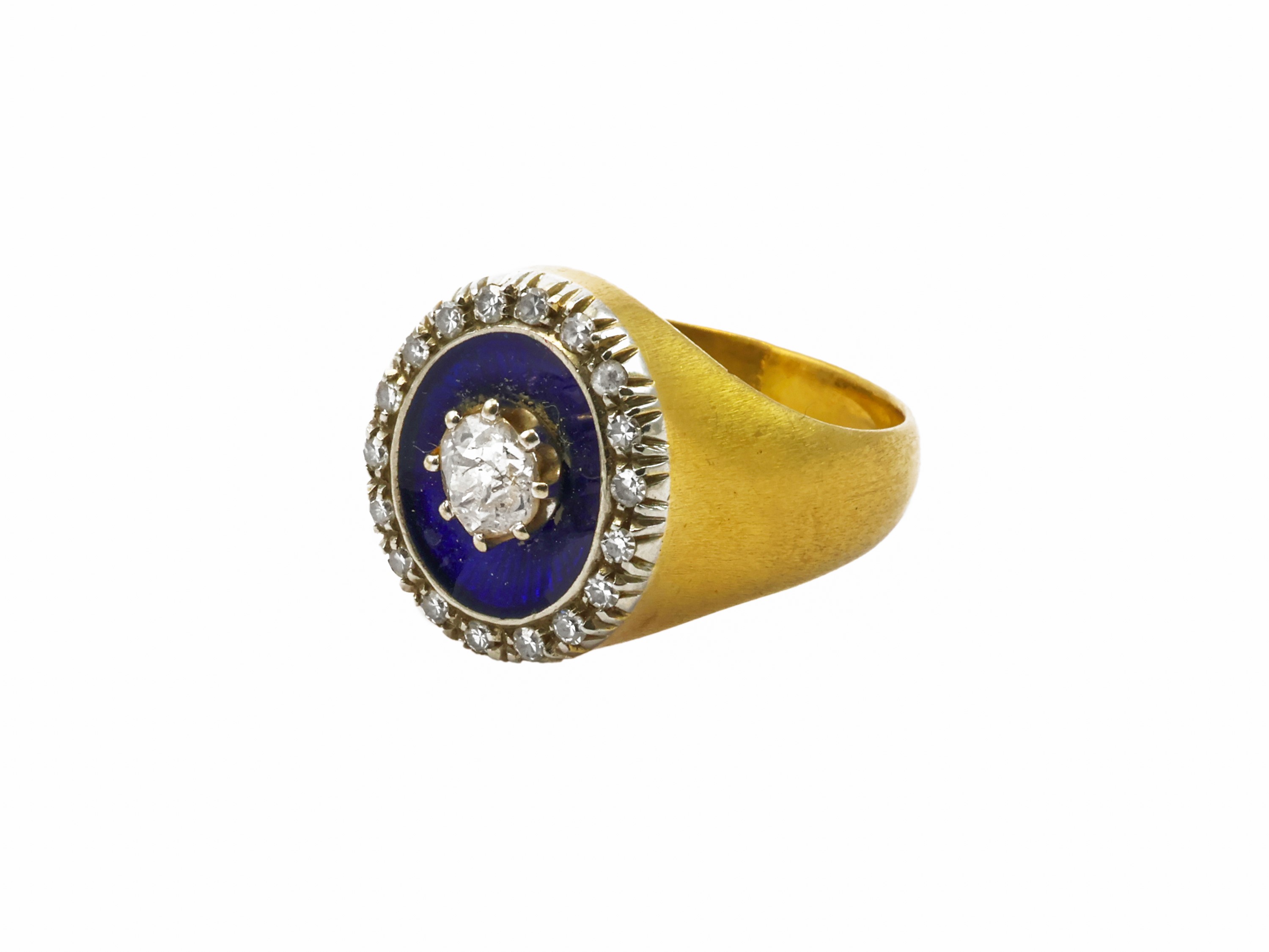 Anello chevalier in oro giallo e smalto con diamanti