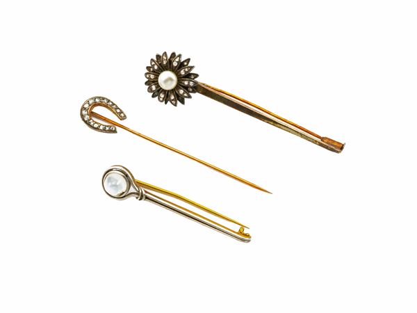 Lot of three yellow gold and silver brooches with diamonds, pearls and moonstone