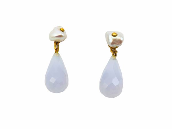 White gold pendant earrings with scaramazze pearls and chalcedony  - Auction Jewels and Watches - Maison Bibelot - Casa d'Aste Firenze - Milano