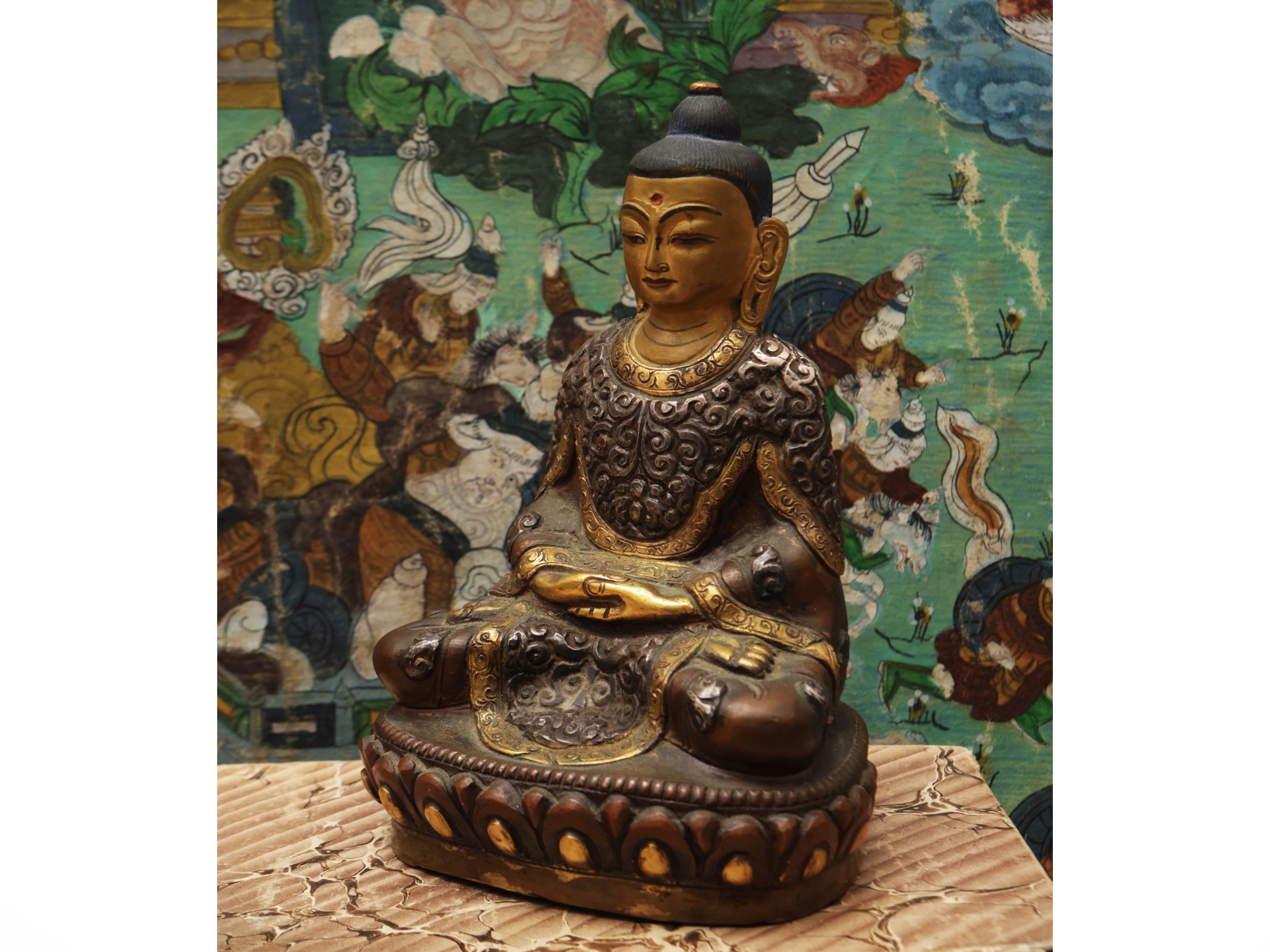 Buddha Shakyamuni, figura in bronzo dorato, h cm 12,5