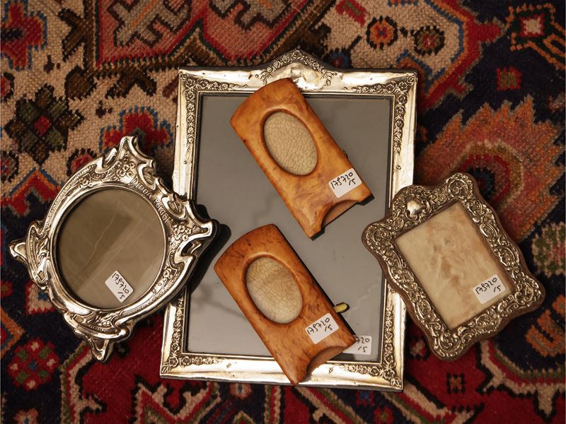 Cinque cornici da collezione rivestite in argento