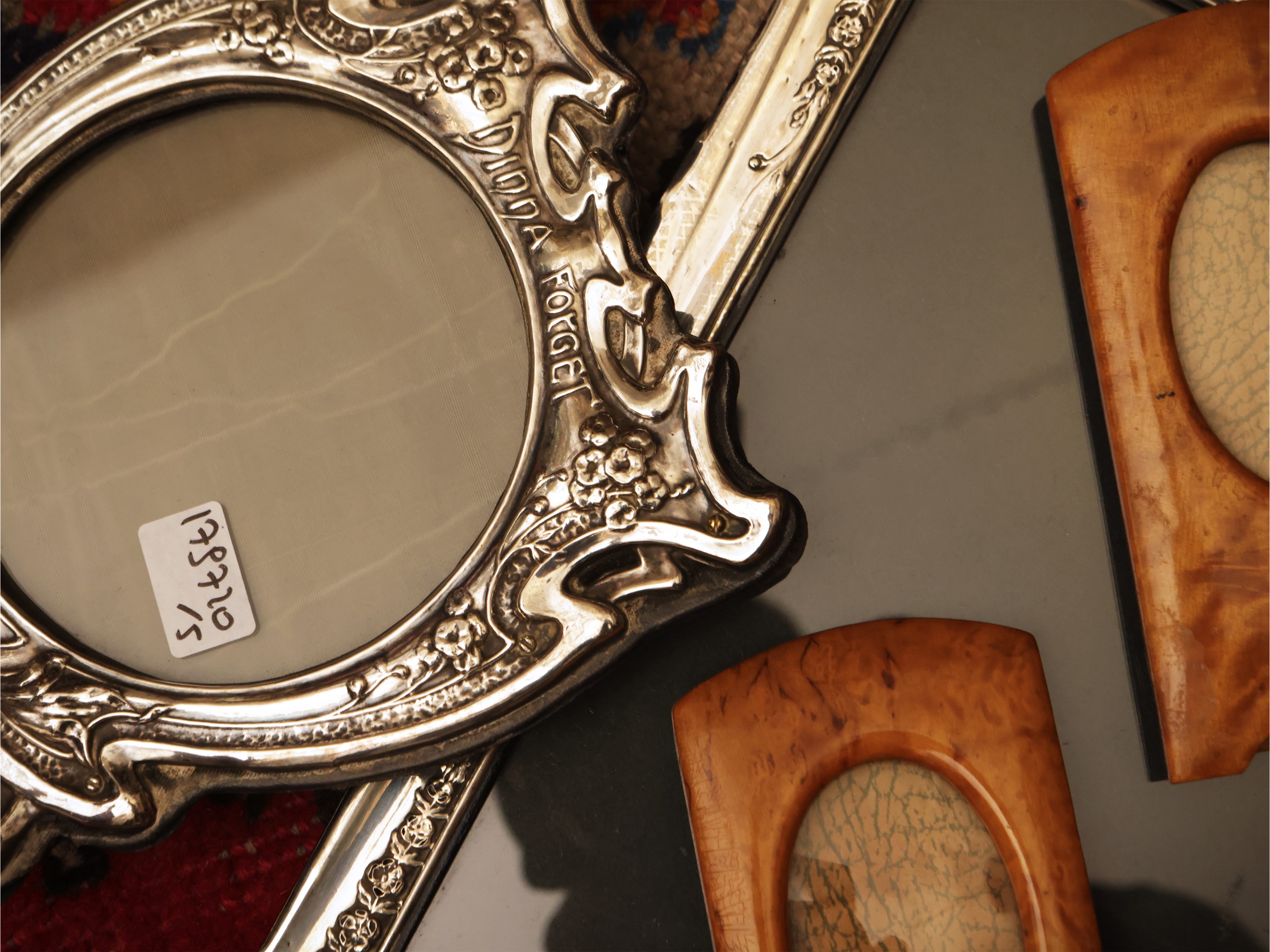 Cinque cornici da collezione rivestite in argento