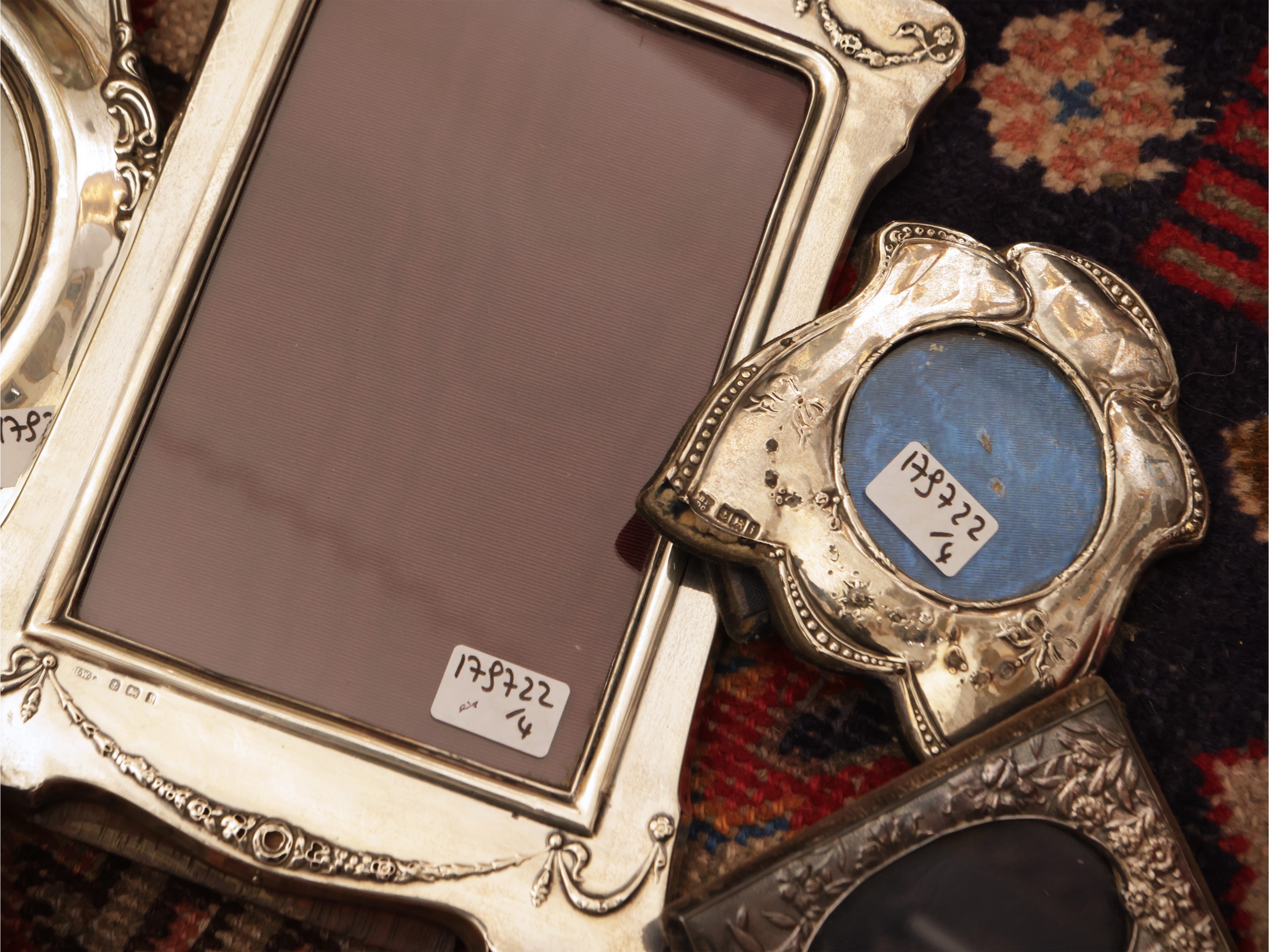 Quattro cornici da collezione rivestite in argento