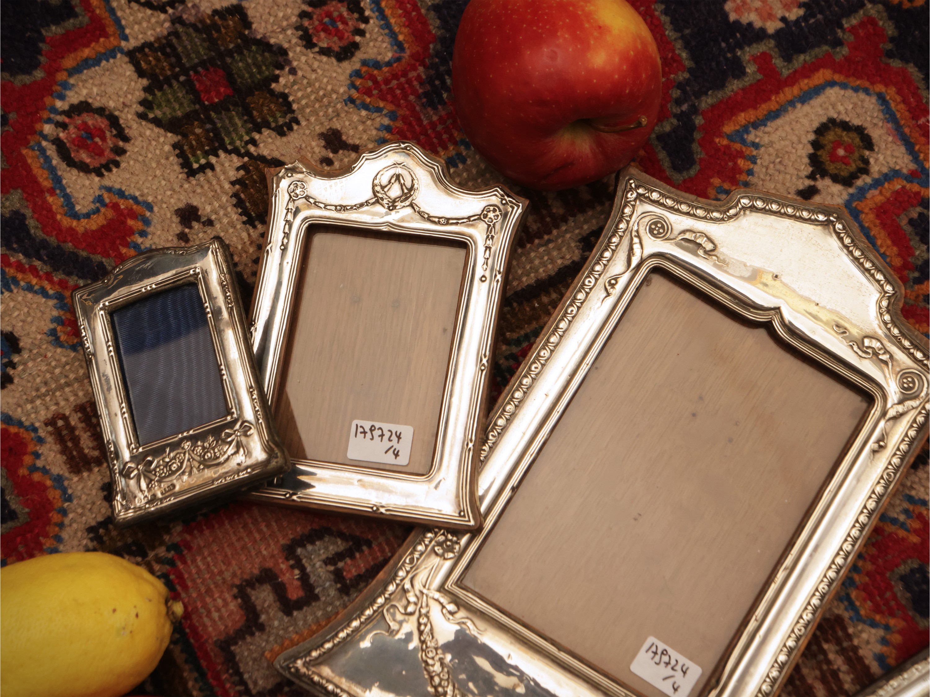 Quattro cornici da collezione rivestite in argento
