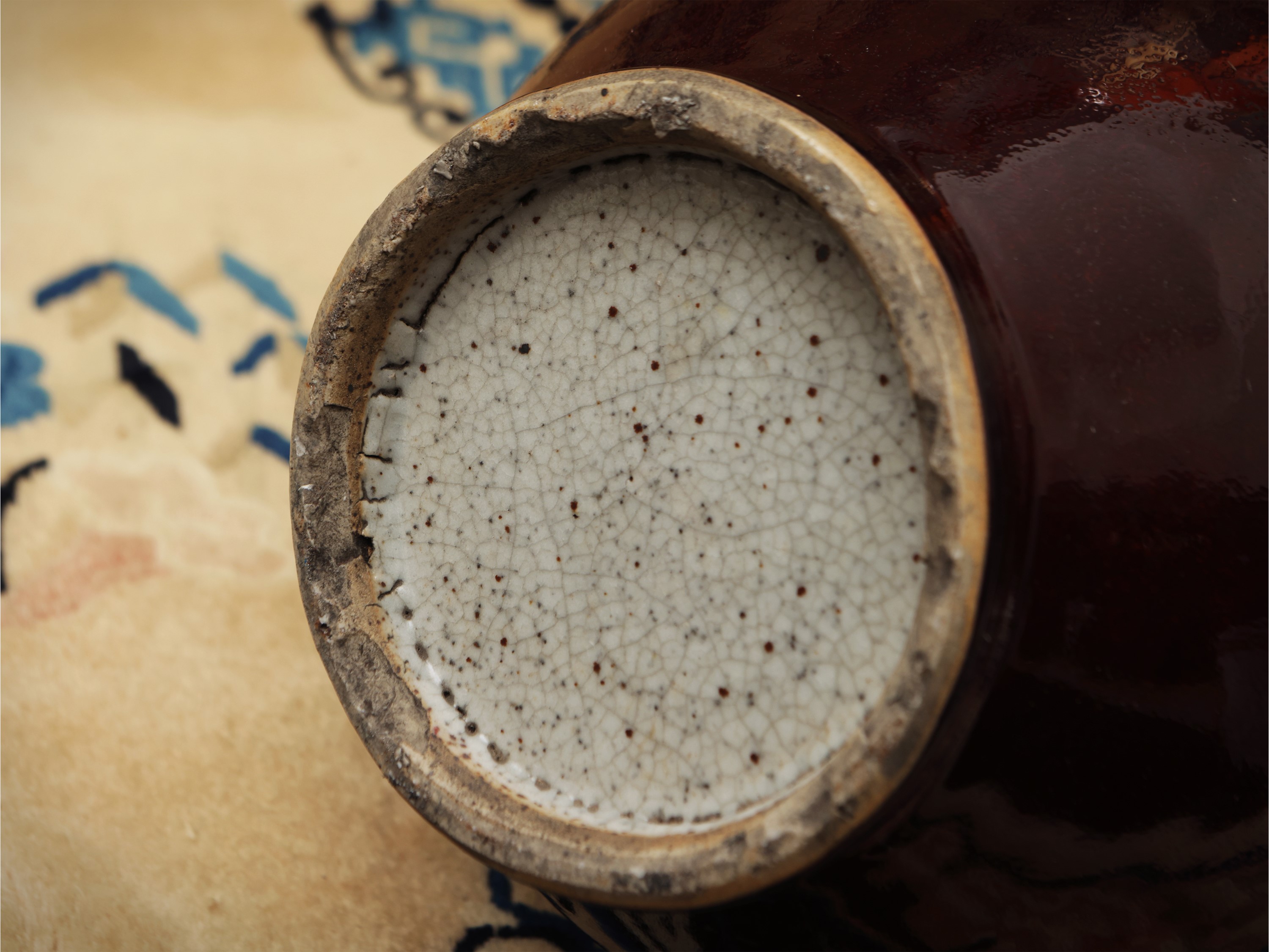 Vaso in porcellana a smalto rosso, Cina, dinastia Qing.