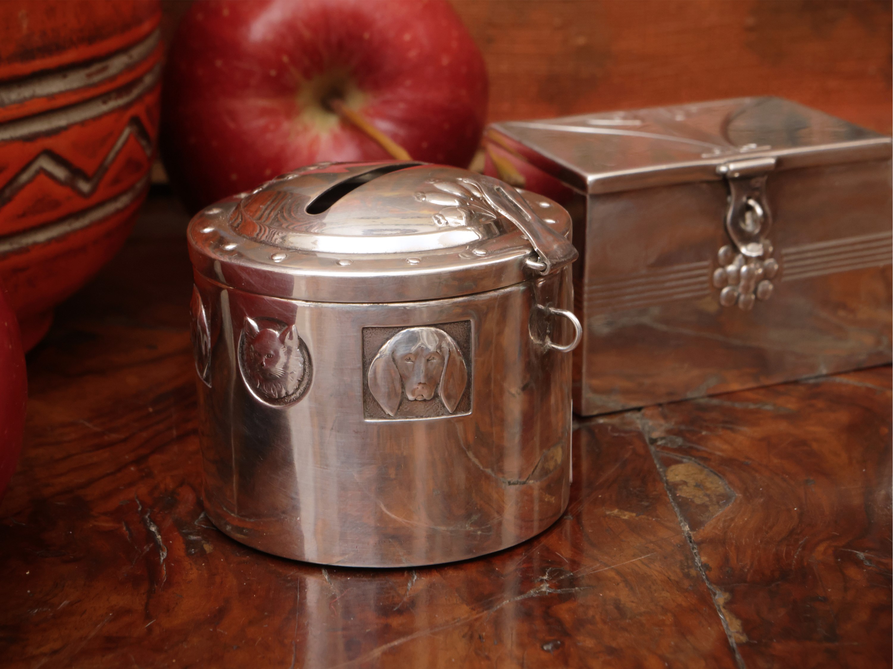 Piccolo salvadanaio Art Nouveau in argento