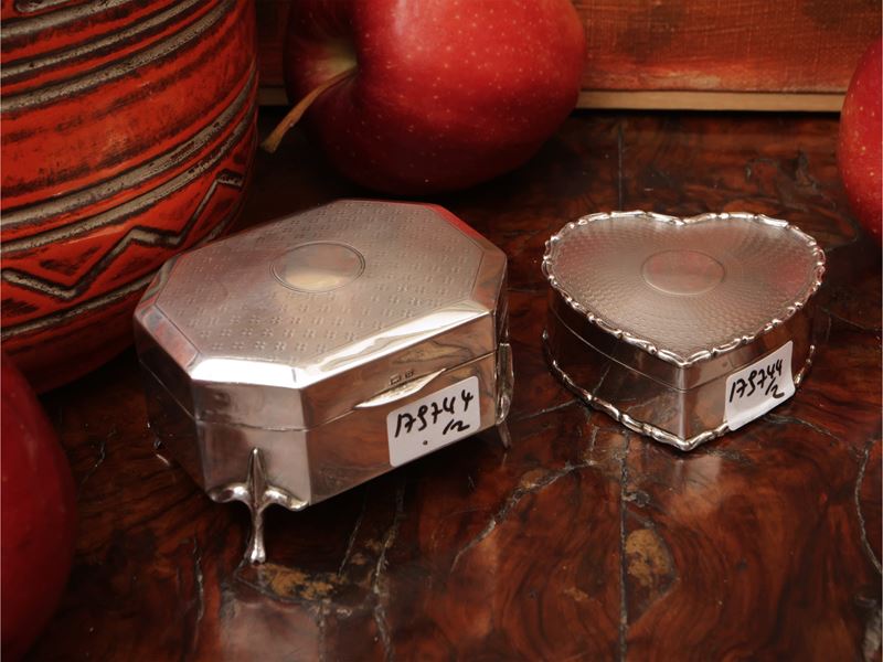 Due scatole d'epoca per anelli in argento