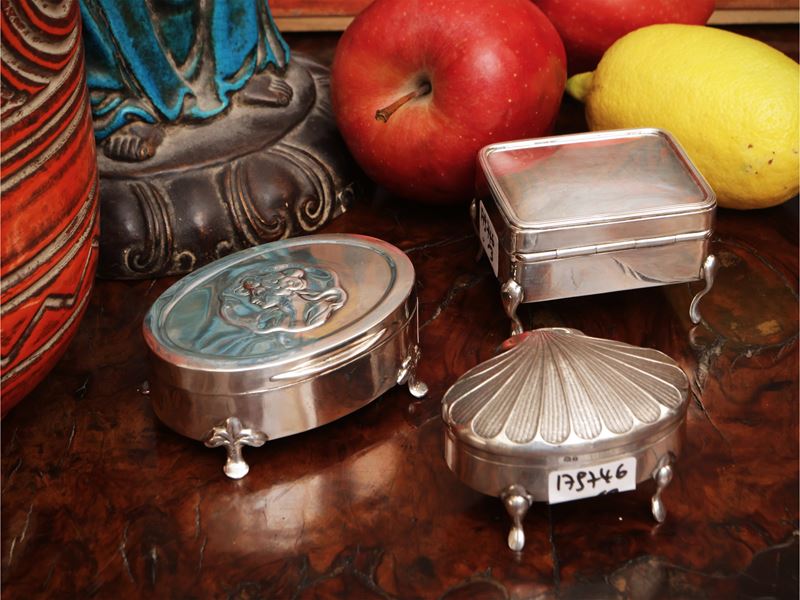 Tre piccole scatole d'epoca in argento per anelli
