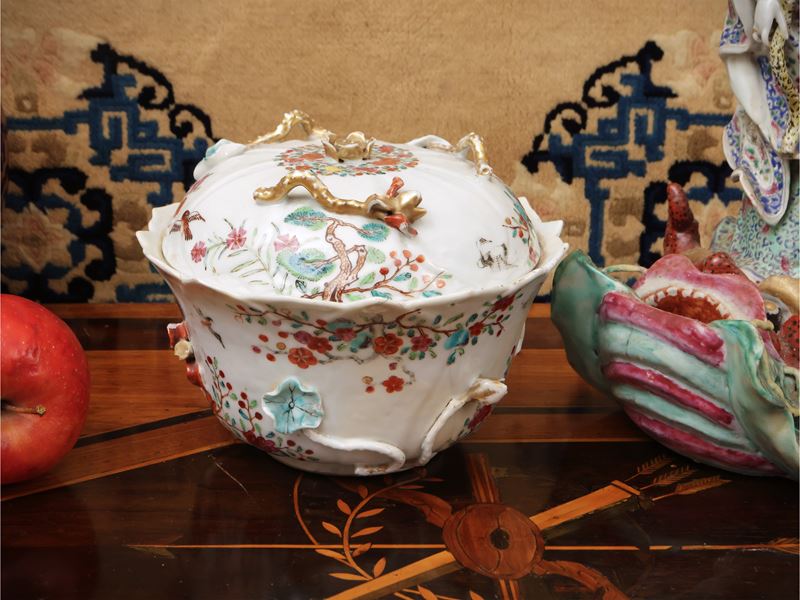 Scodella con coperchio in porcellana famiglia rosa, Cina, dinastia Qing, sec. XIX
