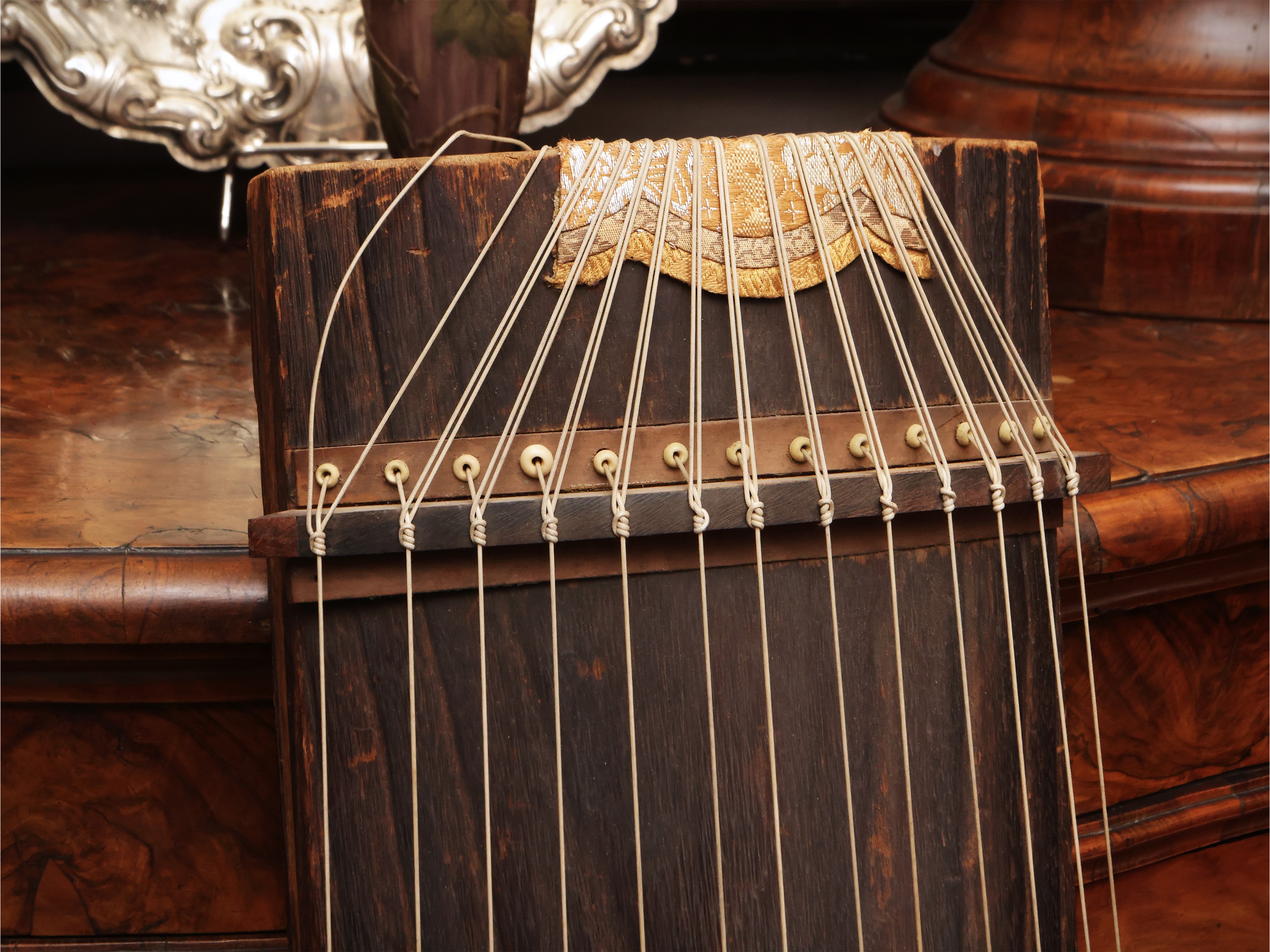 Koto, Strumento musicale giapponese in legno con 13 corde, periodo Meiji (1868–1912)