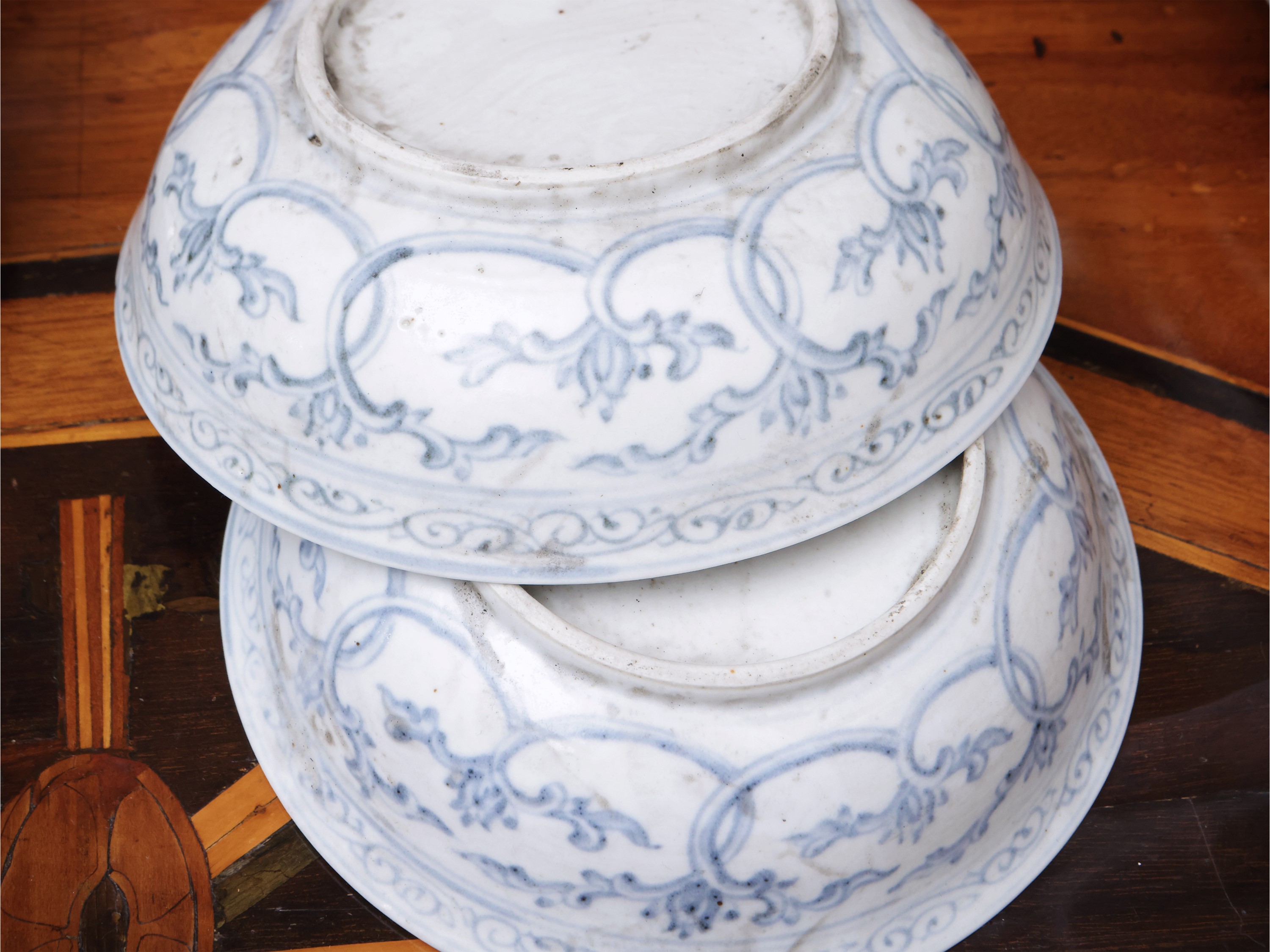 Cina, Dinastia Qing, Gruppo di cinque ciotole in porcellana bianco e blu