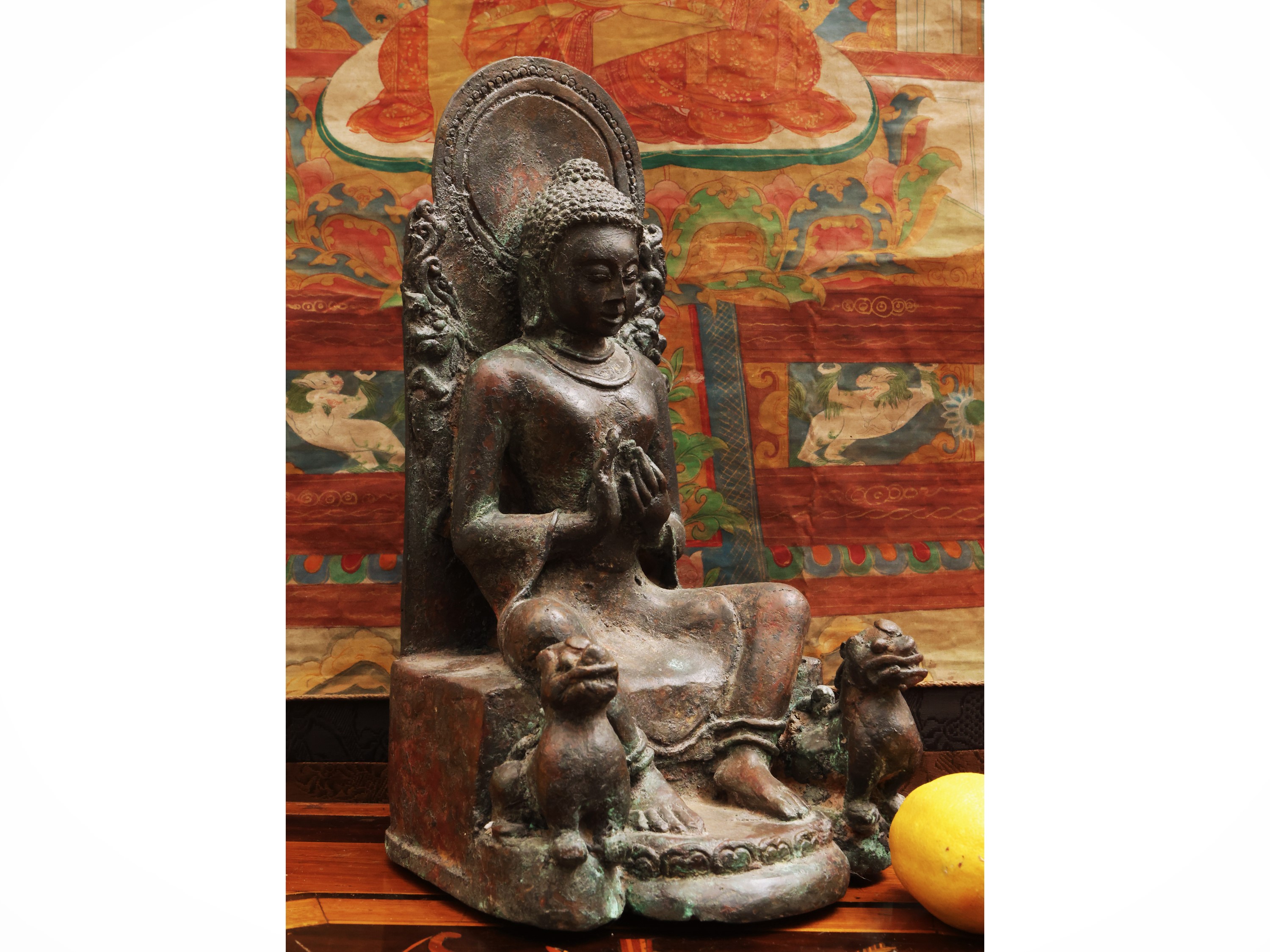Figura in bronzo raffigurante Buddha in dharmachakra mudra, area Himalayana, sec. XIX–XX