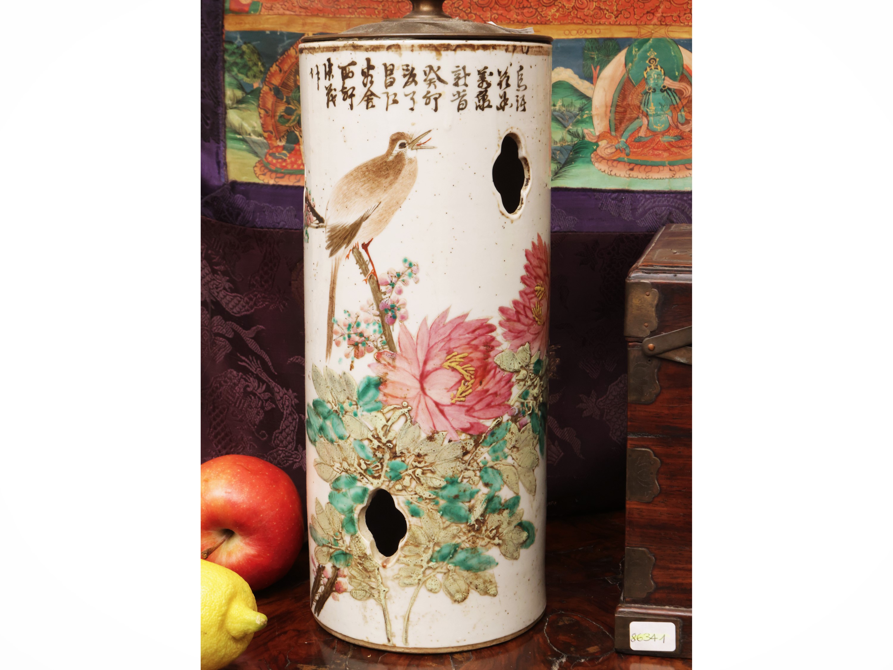 Gruppo di portacappello, due piattini e una tazzina, Cina, dinastia Qing