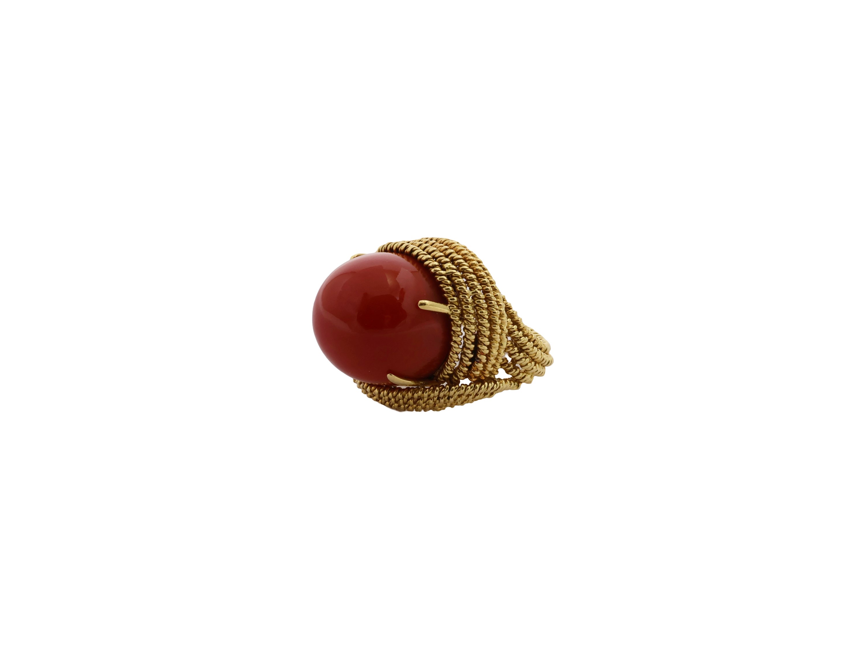 Anello Retrò a nodo in oro giallo con corallo rosso cabochon, anni '50/'60