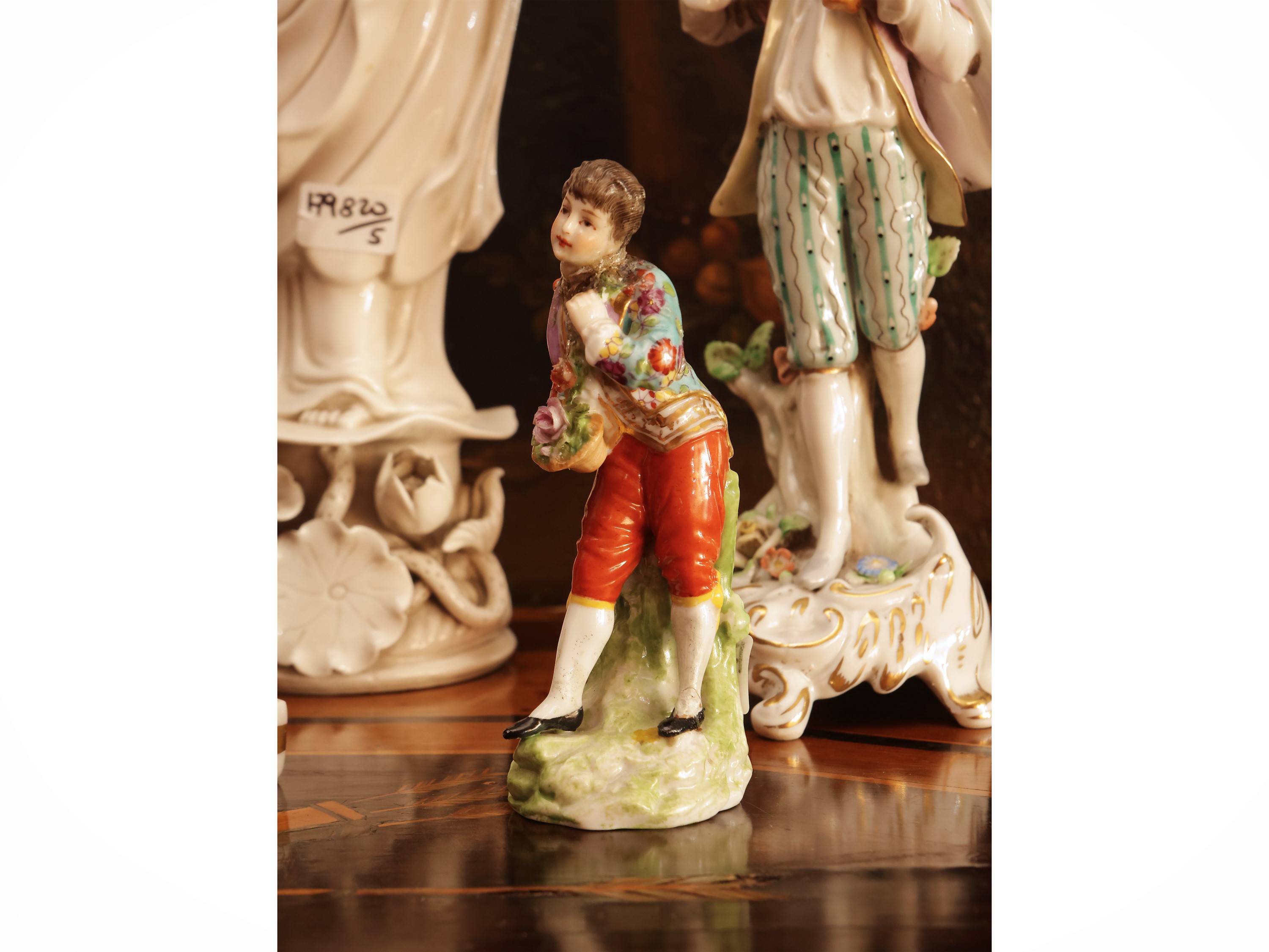 Piccola Collezione di Figure in Porcellana
