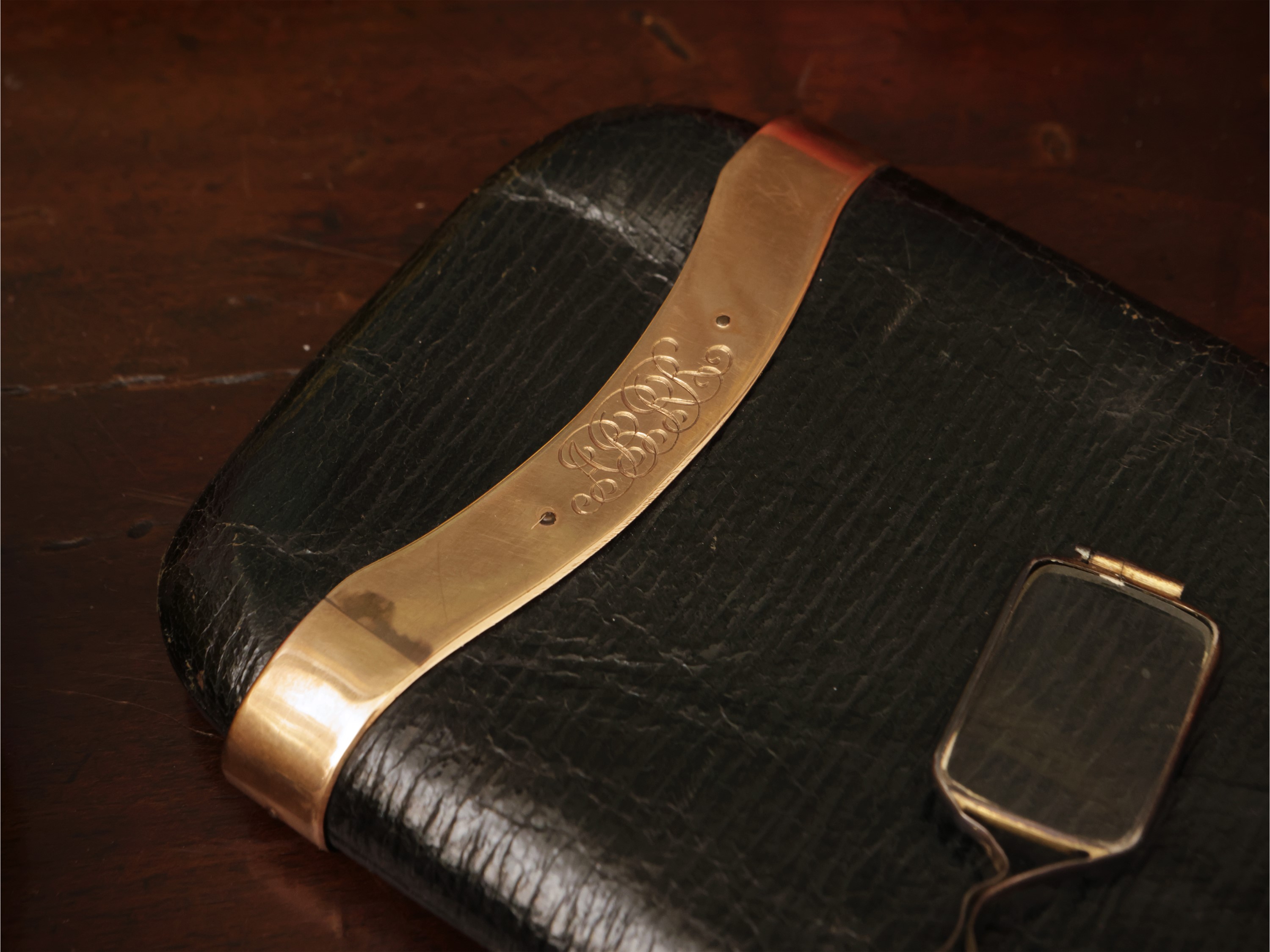 Custodia per sigari in cuoio nero e oro 9 ct