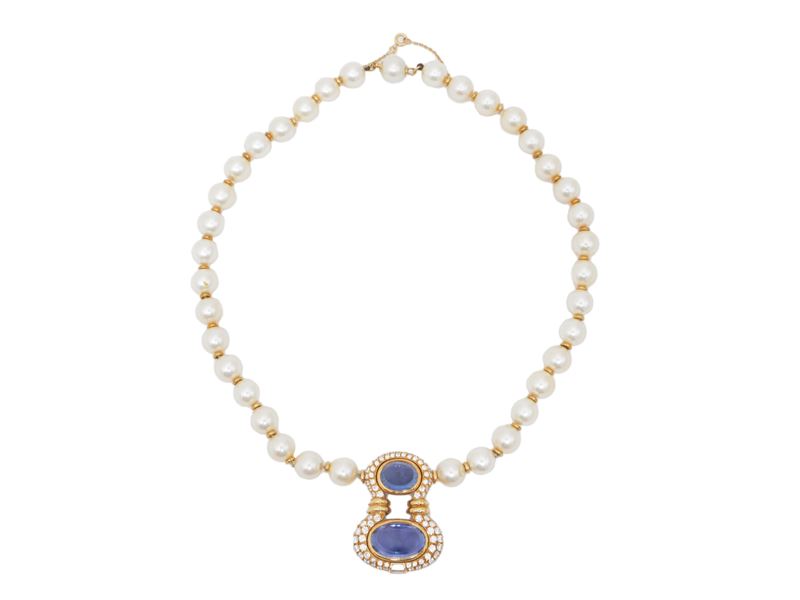 Bulgari, Collana in oro giallo con diamanti, zaffiri e perle
