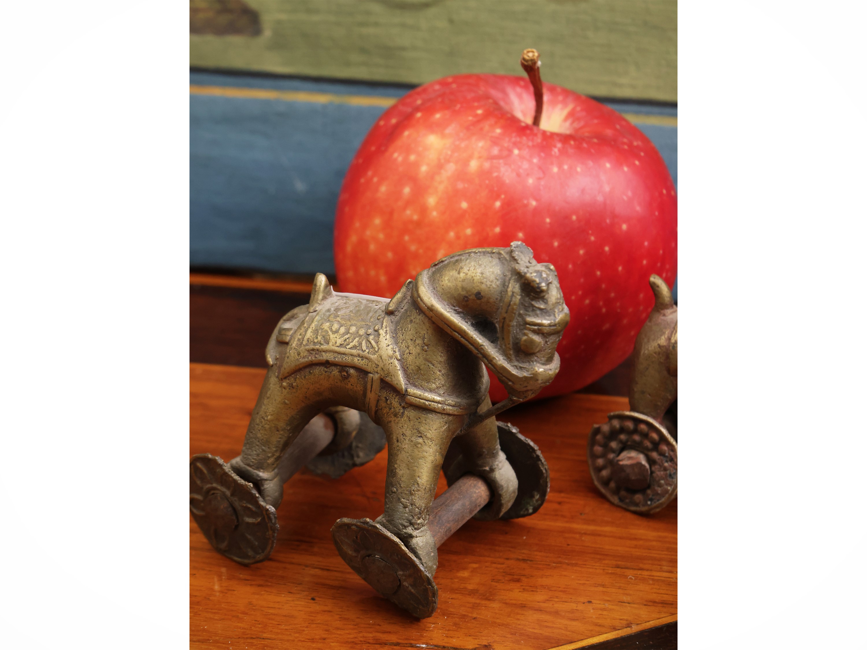 Sette Piccole Sculture Votive in Metallo