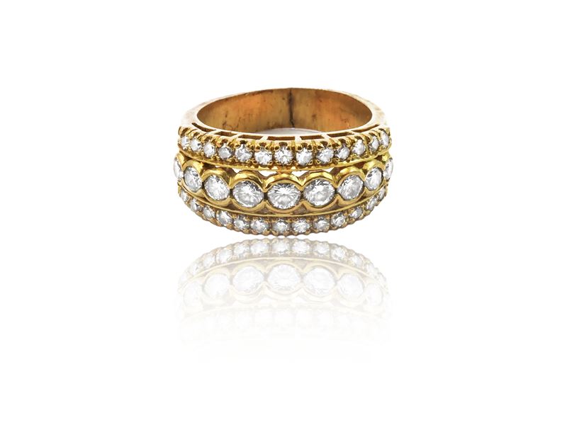 Anello a fascia tre fili in oro giallo con diamanti
