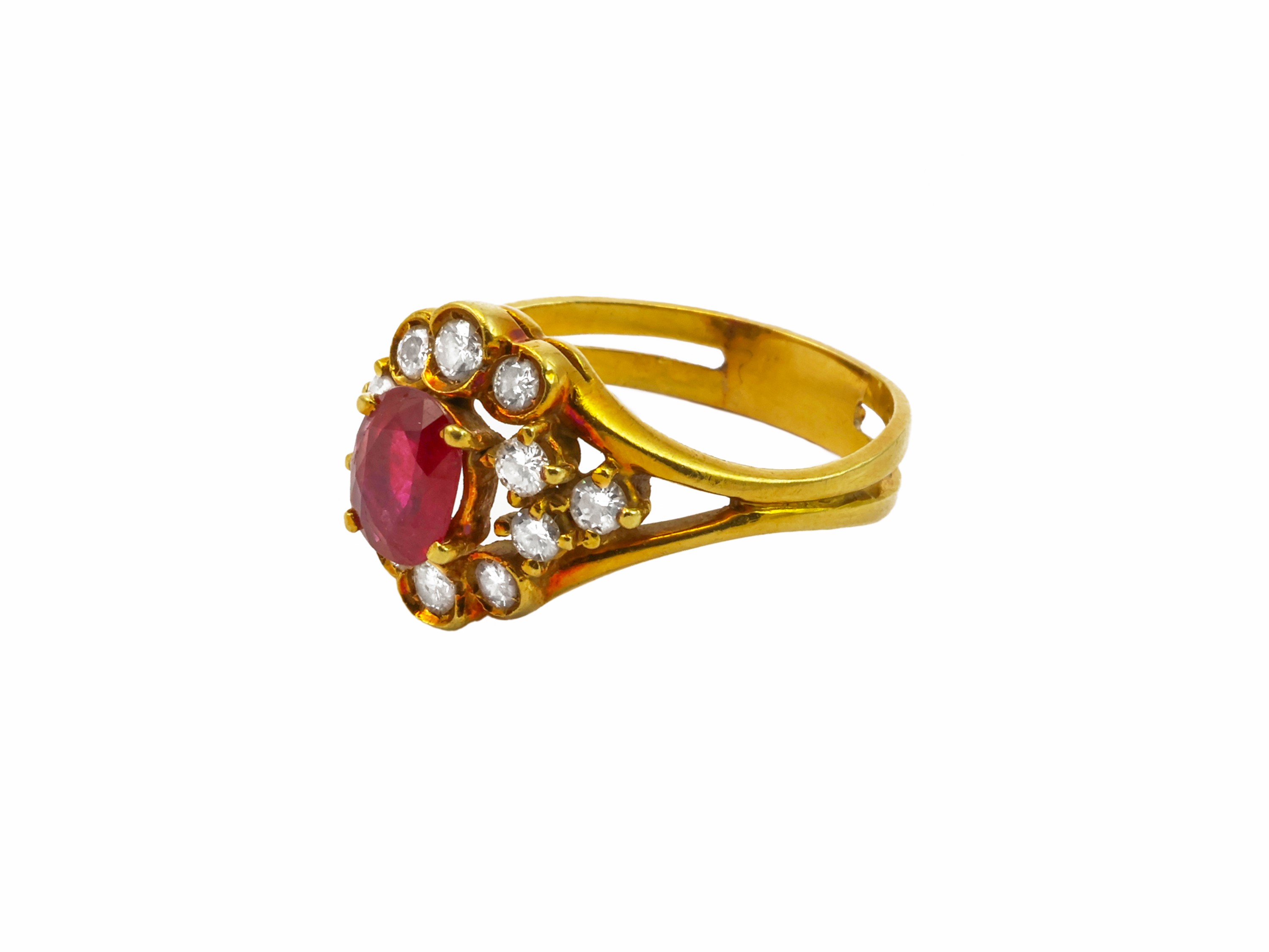 Anello in oro giallo con rubino e diamanti