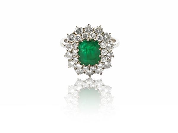 Anello doppia margherita in oro bianco con diamanti e smeraldo