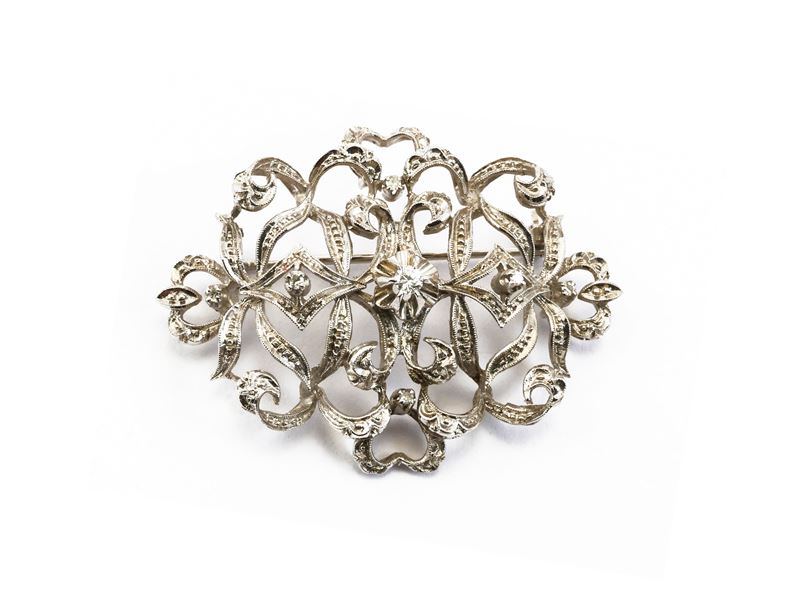 Spilla in oro bianco con diamanti