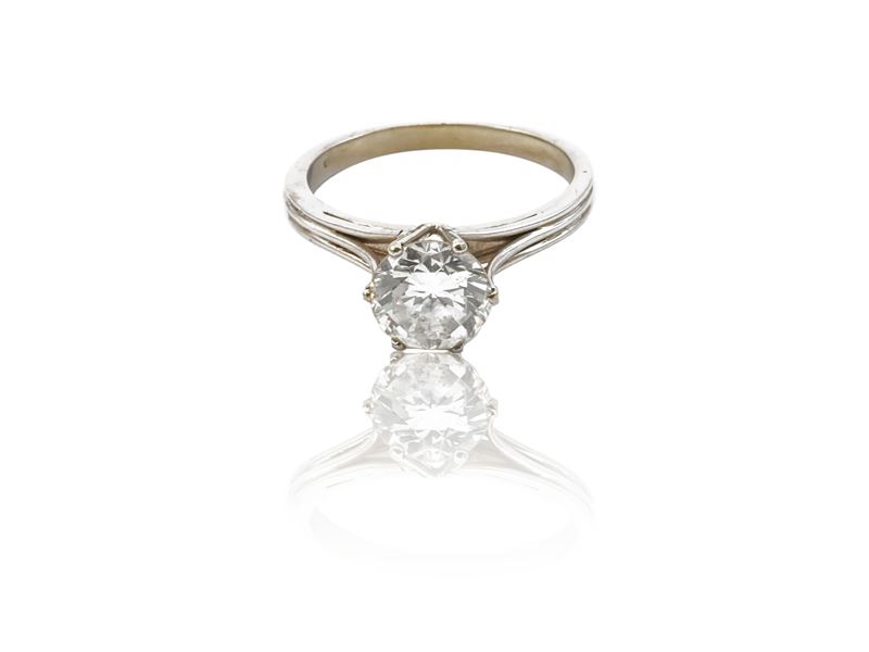 Anello solitario in oro bianco con diamante