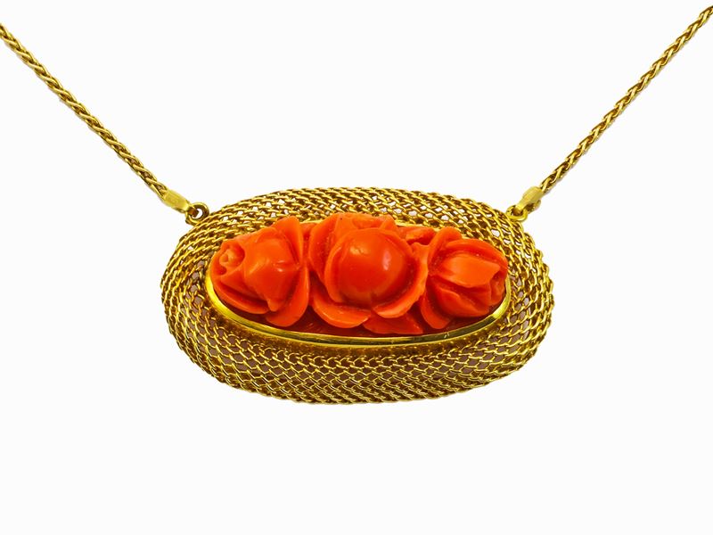 Catenina con pendente in oro giallo e corallo rosso arancio, g 21,87