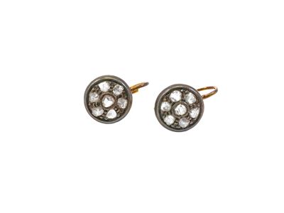 Orecchini monachella in oro e argento con diamanti rosetta, peso 2,88 g