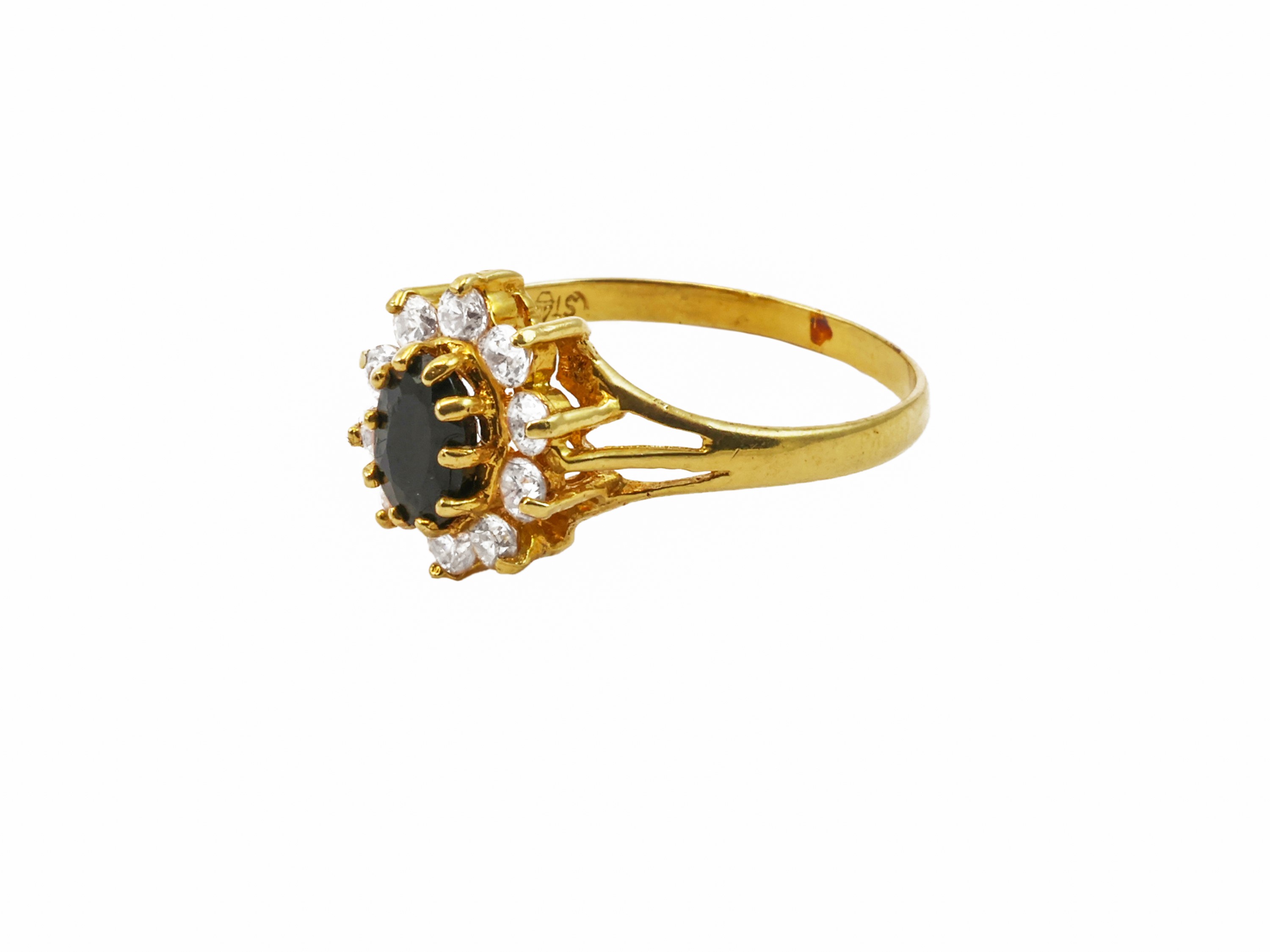 Anello margherita in oro giallo con zaffiro e zirconie cubiche