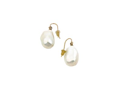 Orecchini ad amo in oro 14 kt con perle scaramazze australiane, lunghezza cm 3,2