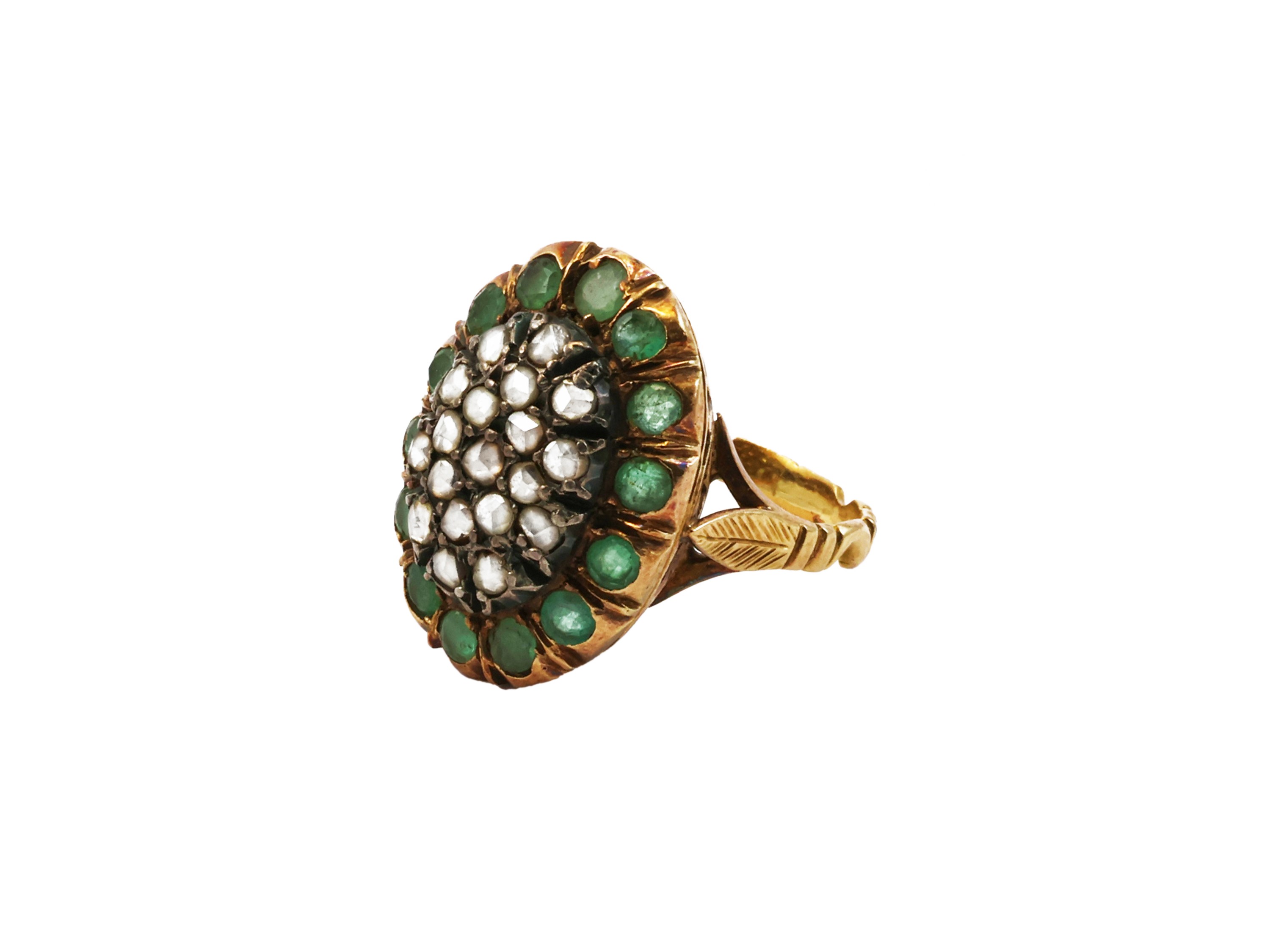 Anello in oro e argento con smeraldi e diamanti