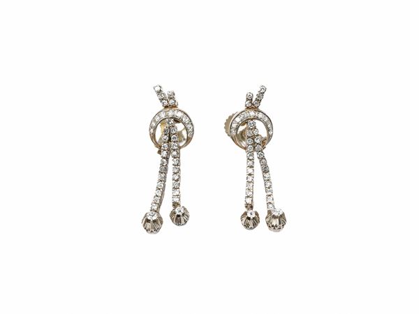 Orecchini pendenti in oro bianco con diamanti  (Anni Cinquanta/Sessanta)  - Asta Gioielli e Orologi - Maison Bibelot - Casa d'Aste Firenze - Milano