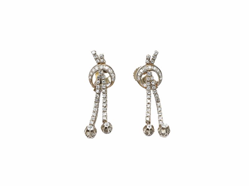 Orecchini pendenti in oro bianco con diamanti