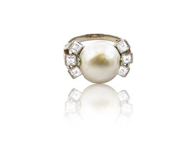 Anello in Oro Bianco con Perla e Diamanti