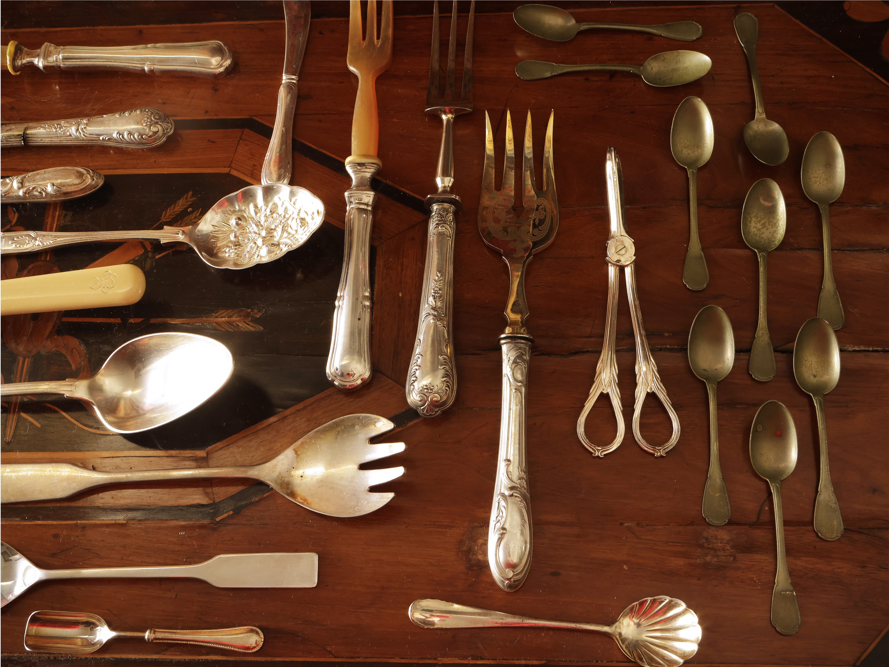 Assortimento di Posate in Argento e Metallo Argentato