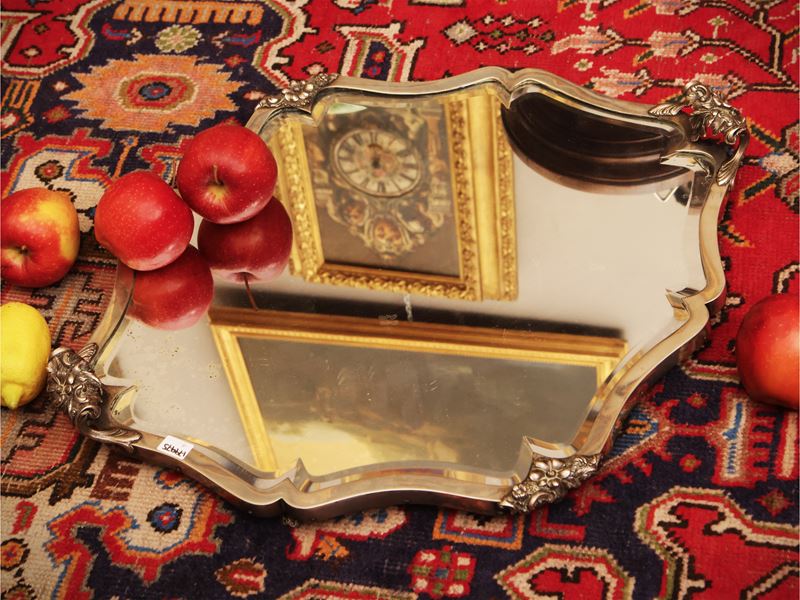 Vassoio a specchio con bordo in argento