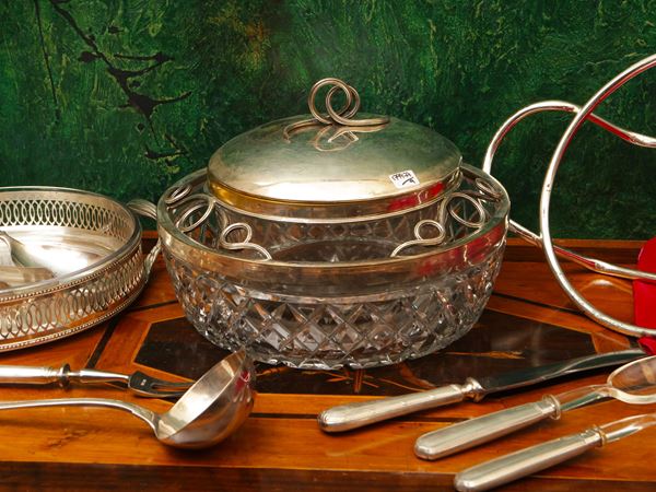 Serving accessories in silver metal