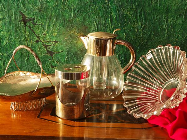 Lot of modern table accessories