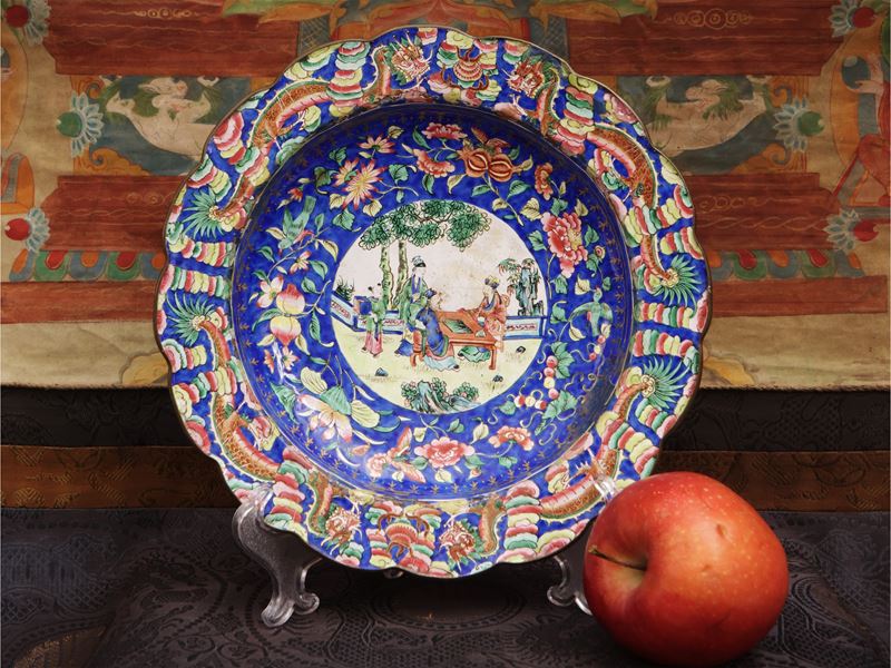 Piatto in rame con smalto dipinto, Cina, dinastia Qing