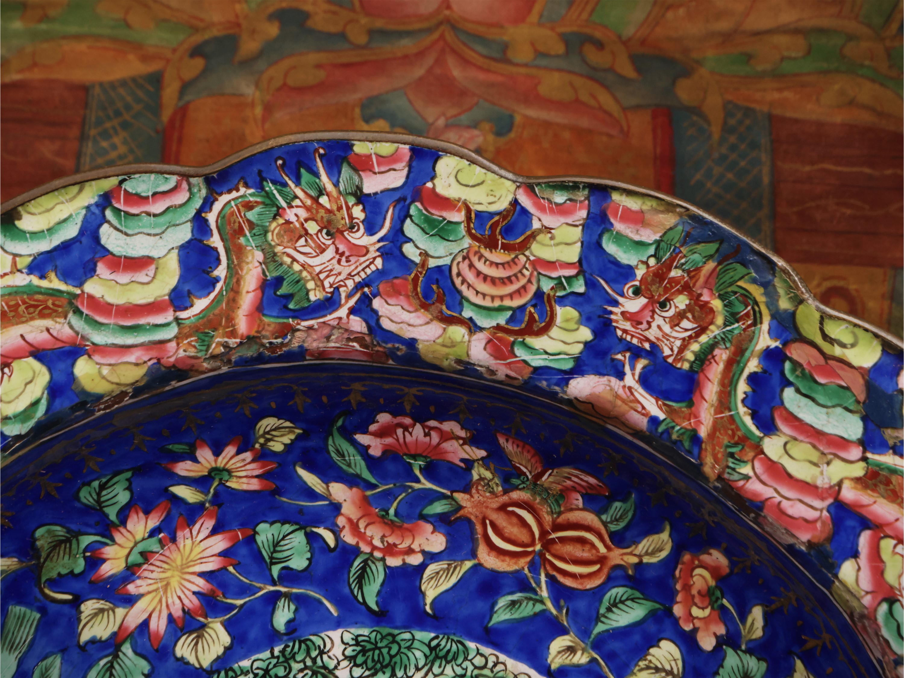 Piatto in rame con smalto dipinto, Cina, dinastia Qing
