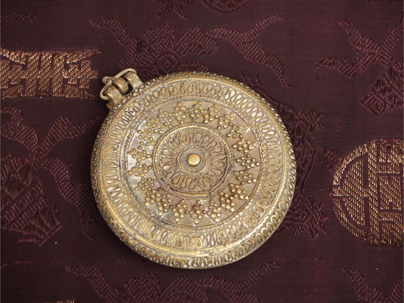 Scatola indiana in bronzo inciso, sec. XIX–XX